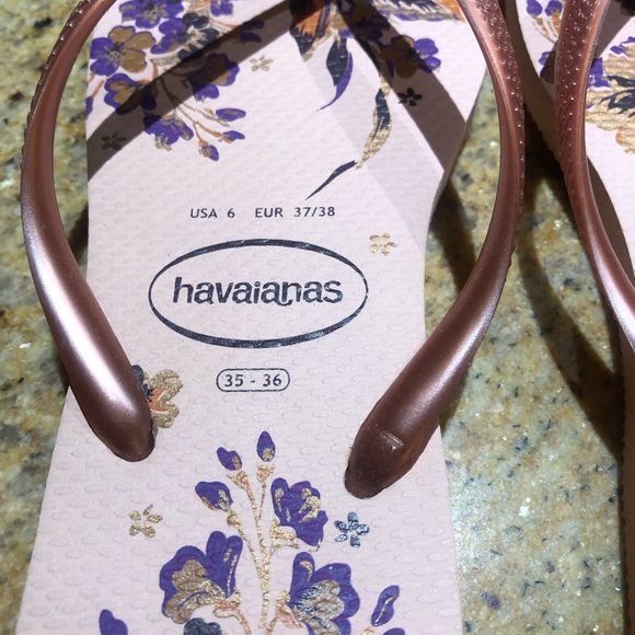 NWOT Havaianas Rose Gold Flip Flops - Picture 4 of 4